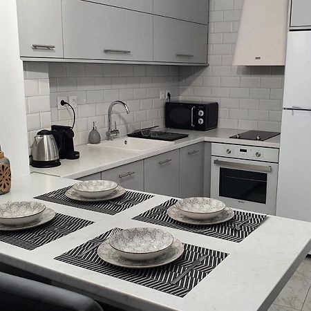 Alexandra'S Boutique House Apartment Triovasalos Bagian luar foto