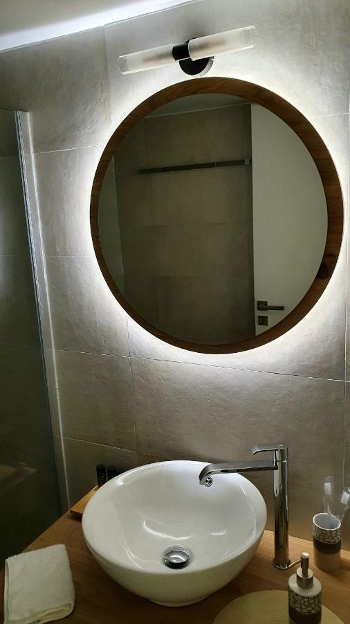 Alexandra'S Boutique House Apartment Triovasalos Bagian luar foto