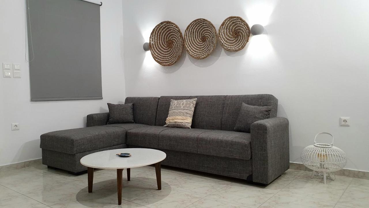Alexandra'S Boutique House Apartment Triovasalos Bagian luar foto