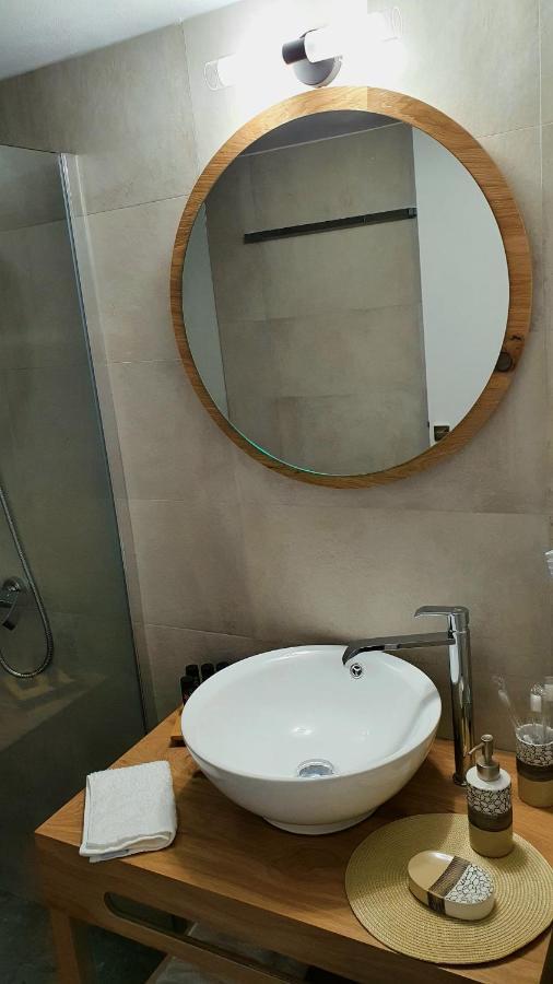 Alexandra'S Boutique House Apartment Triovasalos Bagian luar foto